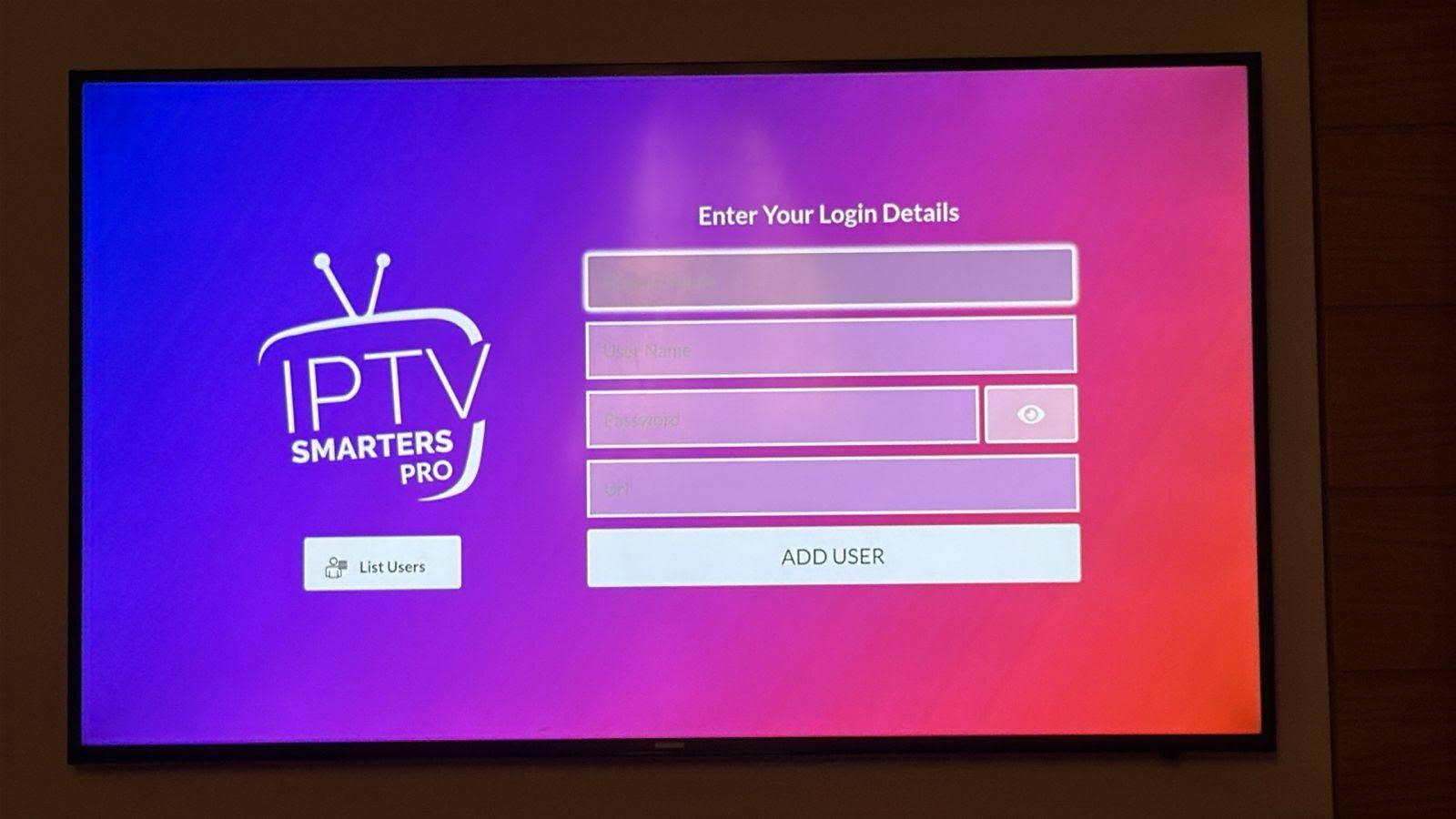 واجهة IPTV Smarters Pro